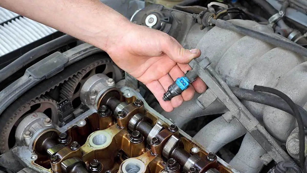 Fuel Injector Guide: Replacement, Lifespan, Cleaning & Testing