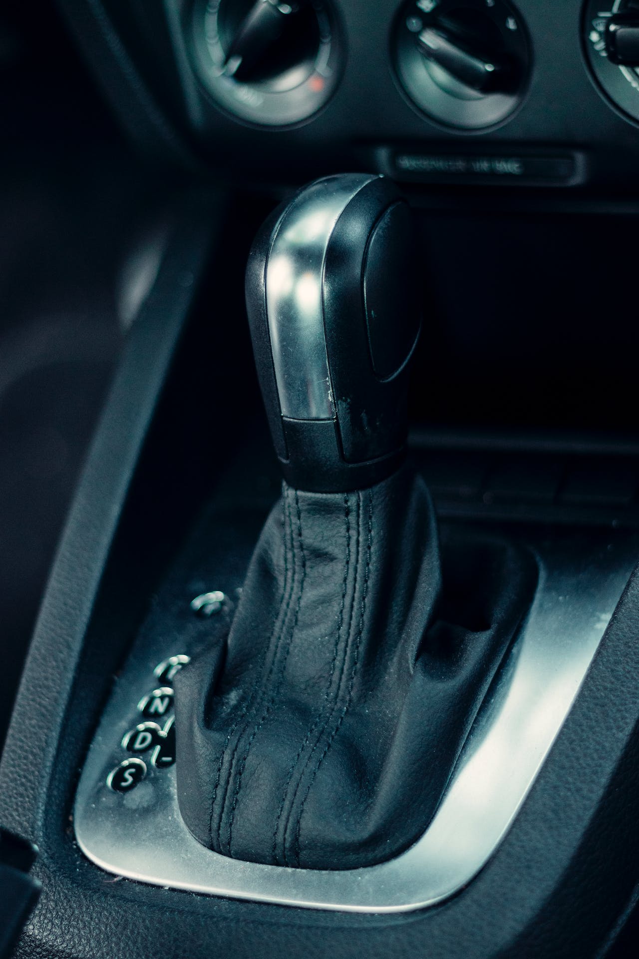 Manual Transmission Goes Into Gear but Won’t Move: REASONS