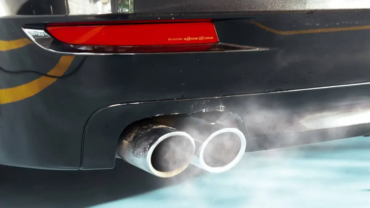 [SOLVED] Why Does My Car Exhaust Smells Like Ammonia? WHY?