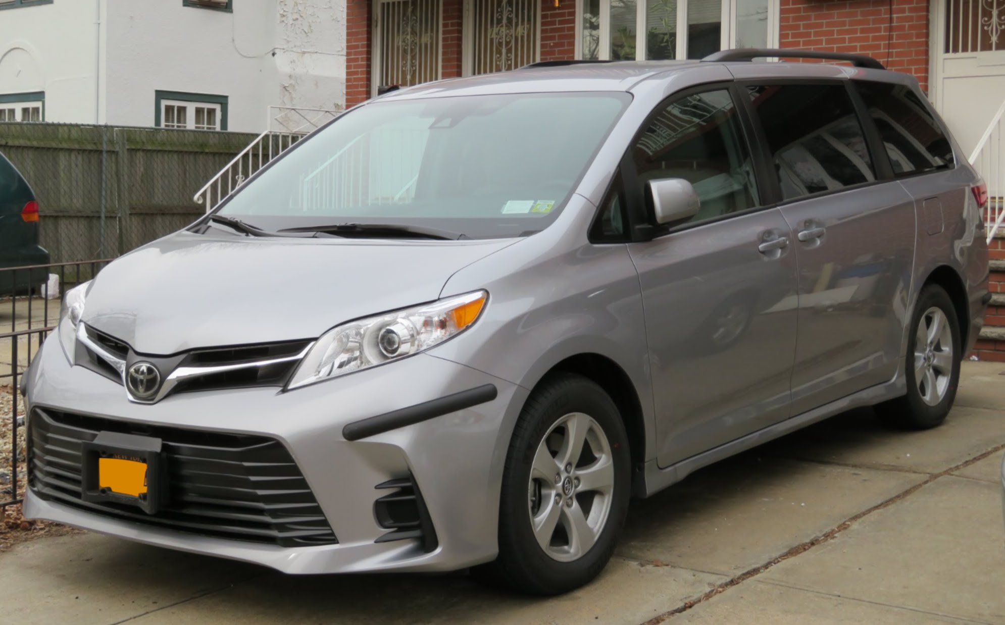 What Is The 2018 Toyota Sienna Oil Capacity? - A Detail Coverage